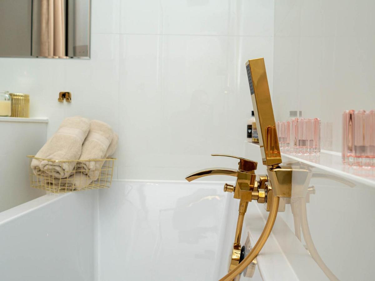 Apartament Gold Aleja Nmp 8 - Free Parking Czestochowa Exterior photo