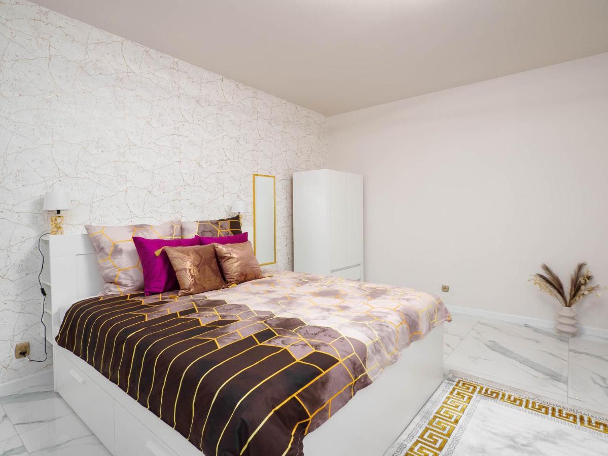 Apartament Gold Aleja Nmp 8 - Free Parking Czestochowa Exterior photo