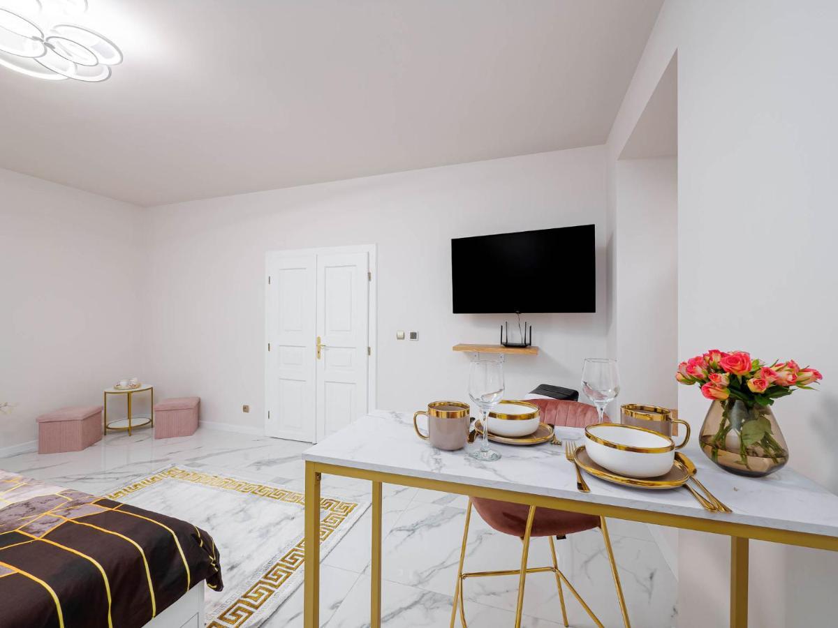 Apartament Gold Aleja Nmp 8 - Free Parking Czestochowa Exterior photo