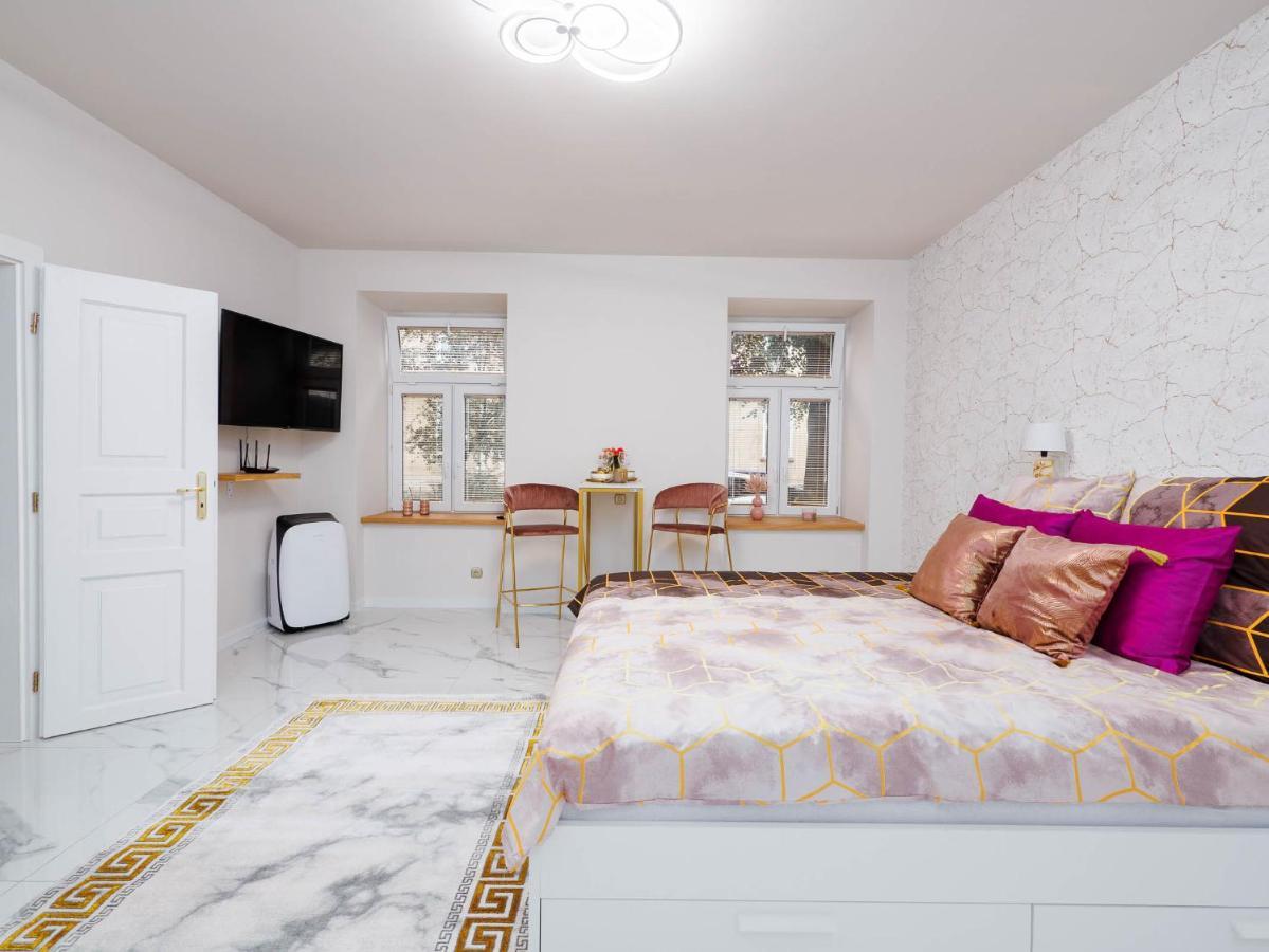 Apartament Gold Aleja Nmp 8 - Free Parking Czestochowa Exterior photo