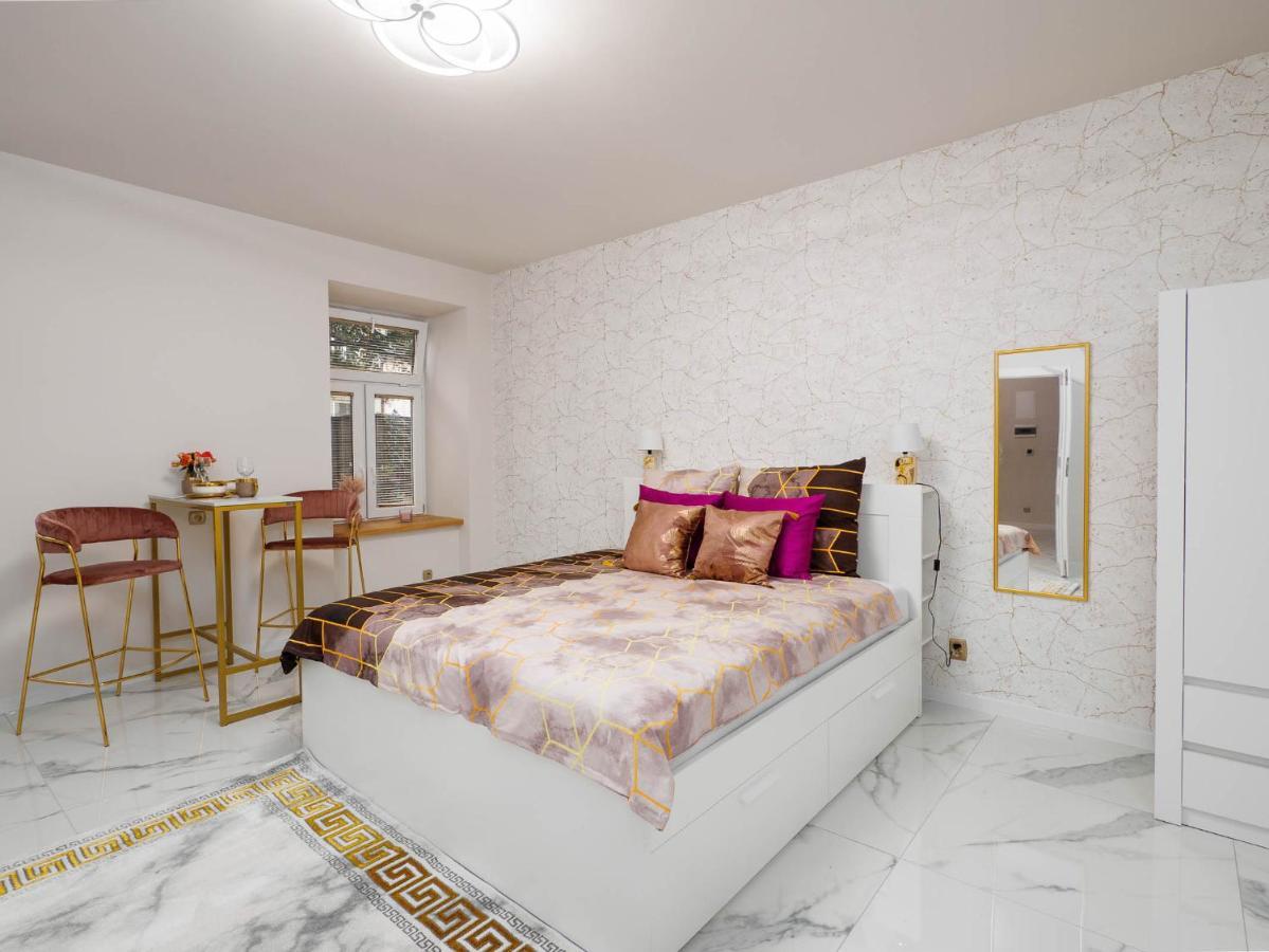 Apartament Gold Aleja Nmp 8 - Free Parking Czestochowa Exterior photo